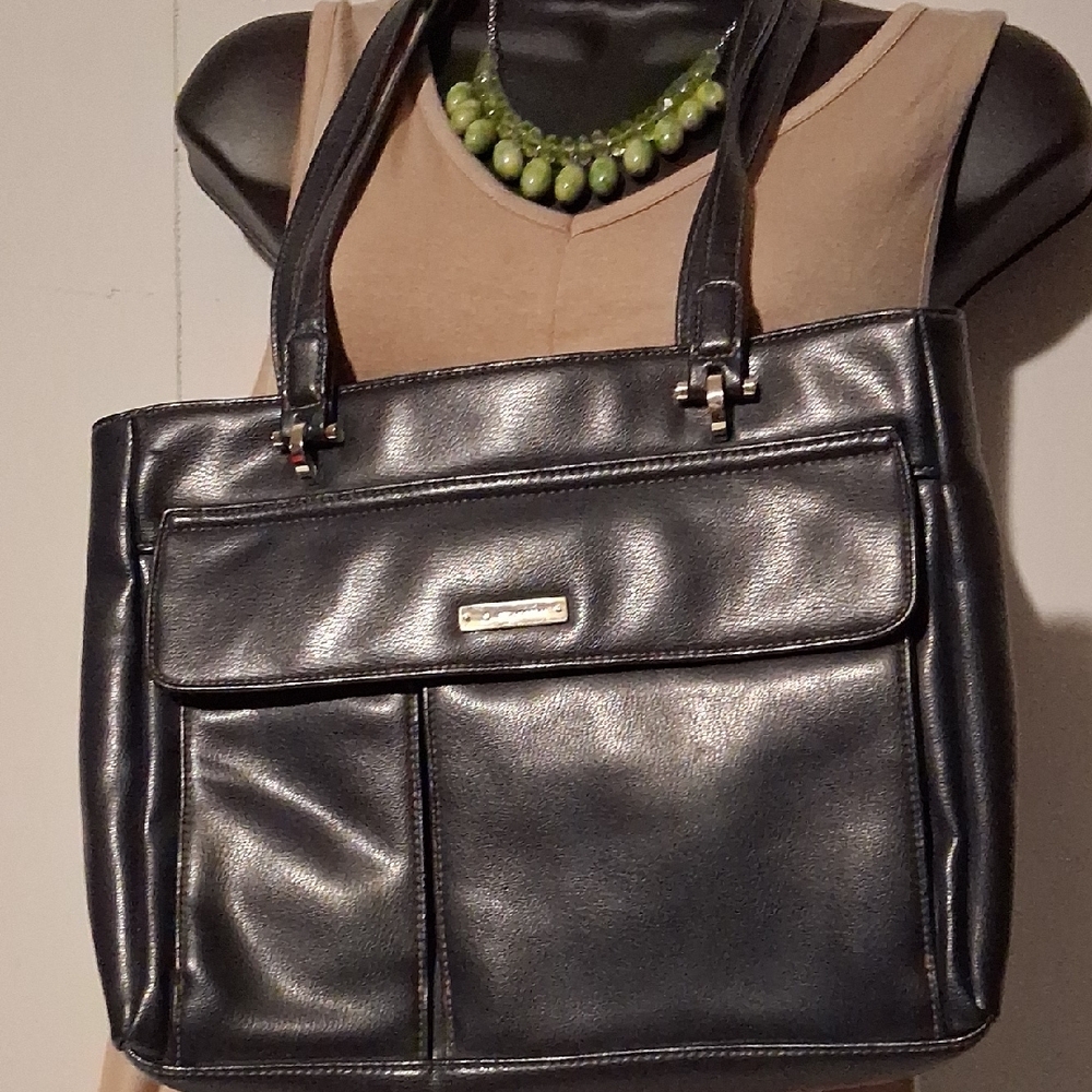 Liz Claiborne Black Shoulder Bag with Timeless Design